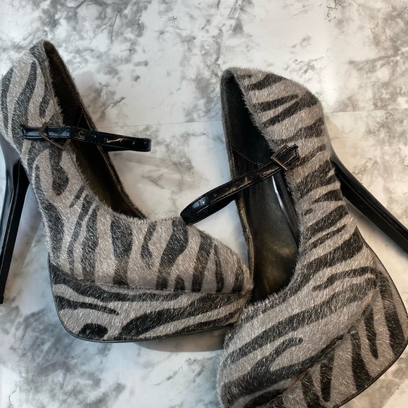 Breckelles Nikki-15 Fuzzy Gray & Black Zebra Tiger Platform 4 in Heels size 6.5 - Picture 14 of 14